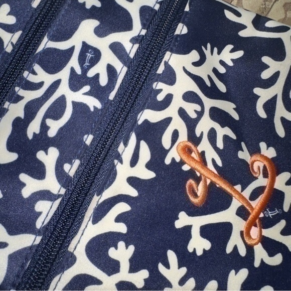 Blue and white monogrammed bag. Initial “L”. - Picture 12 of 15